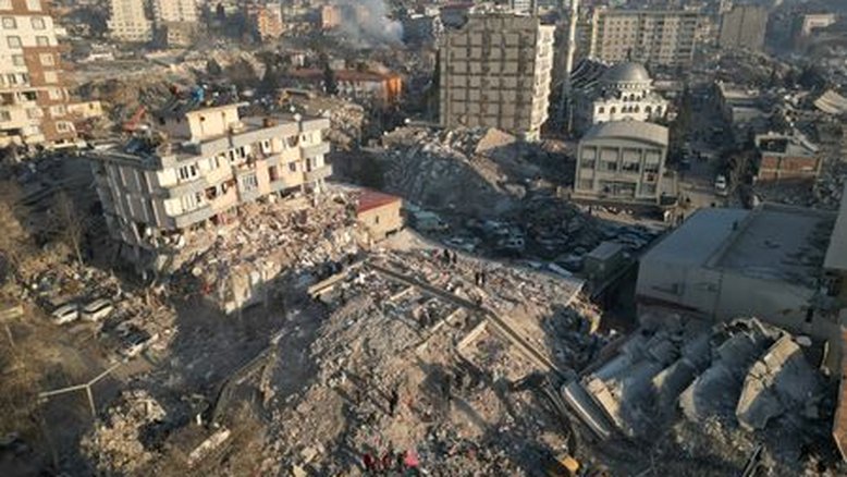 Número de mortos por terremoto em Turquia e Síria passa de 20.000; chances de sobreviventes se dissipam