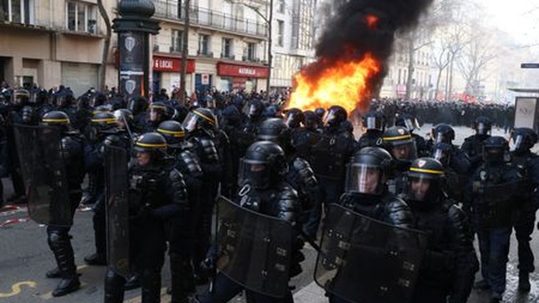 França tem dia de protestos para testar governo sobre reforma previdenciária