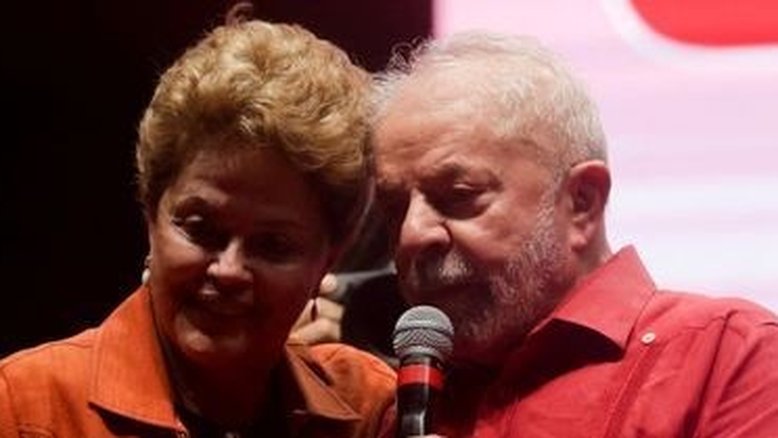 Lula chama de 'fascista' mulher que questionou Dilma sobre voo de primeira classe