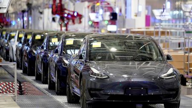 Tesla de Elon Musk fará recall de luzes de alerta em 2,2 milhões de veículos