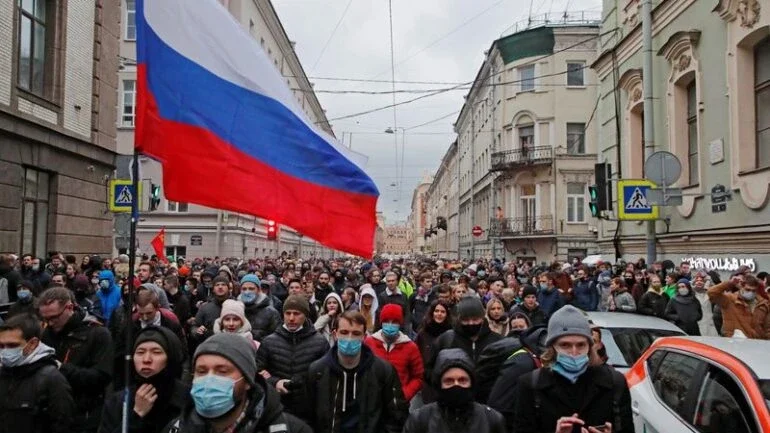 Rússia prende pelo menos 400 pessoas em manifestações para Navalny
