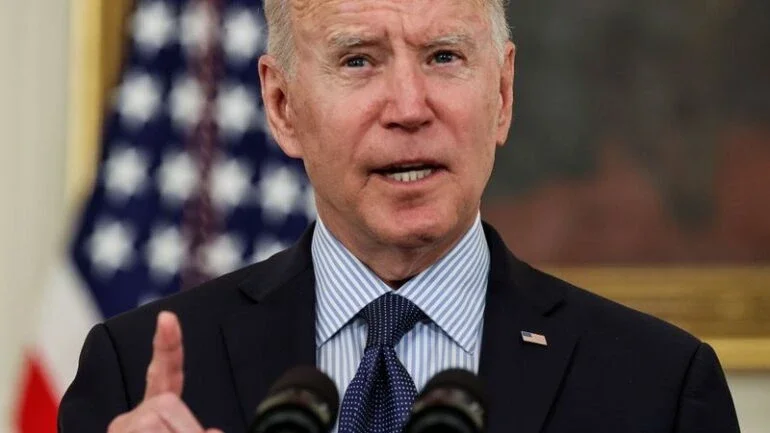 Biden anuncia nova meta de 70% de adultos dos EUA vacinados até 4 de julho