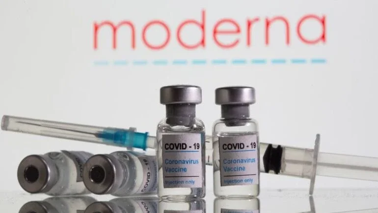 Dose de reforço da Moderna aumenta anticorpos contra variantes da Covid-19, mostram dados preliminares