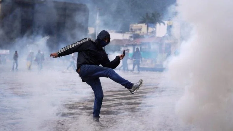 Colômbia tem oitavo dia de protestos e polícia dispara gás lacrimogêneo