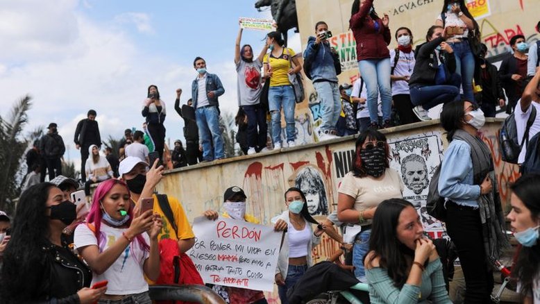 Violência continua em alguns protestos na Colômbia; capital se acalma