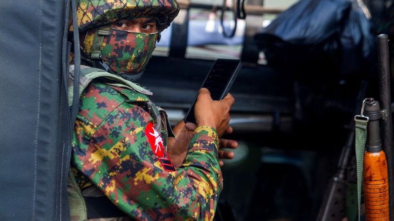 Junta de Mianmar declara lei marcial em cidade após ataques a banco e polícia