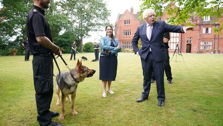Boris Johnson está preocupado com os “impulsos românticos” de seu cachorro em Downing Street