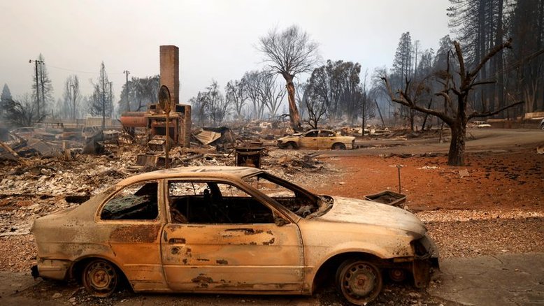 Maior incêndio florestal da Califórnia deixa cidade histórica em cinzas