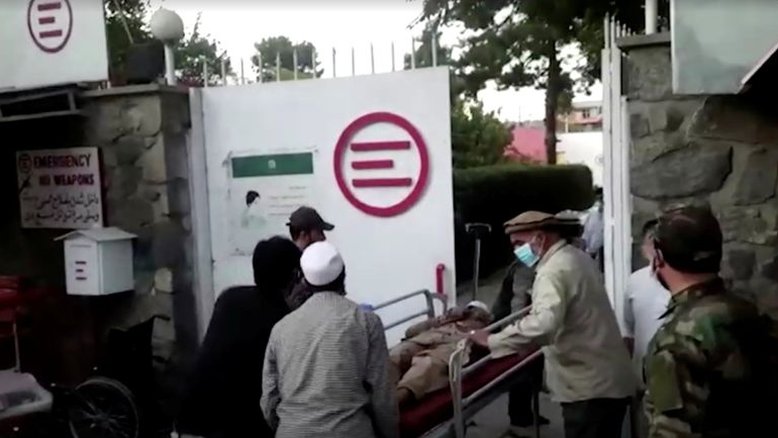 Ataque suicida no aeroporto de Cabul mata dezenas de civis e 12 soldados dos EUA