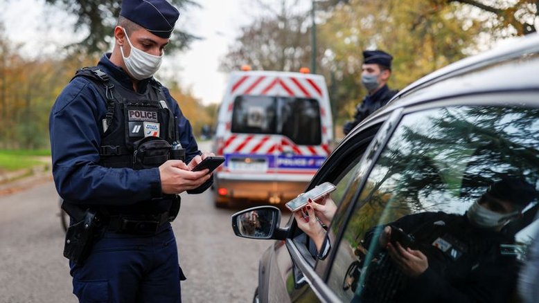 Paris limita velocidade de carros a 30 km/h para reduzir acidentes e poluição