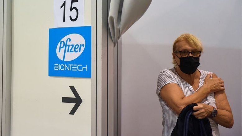 Painel do CDC vota a favor de vacina da Pfizer/BioNTech após aprovação completa