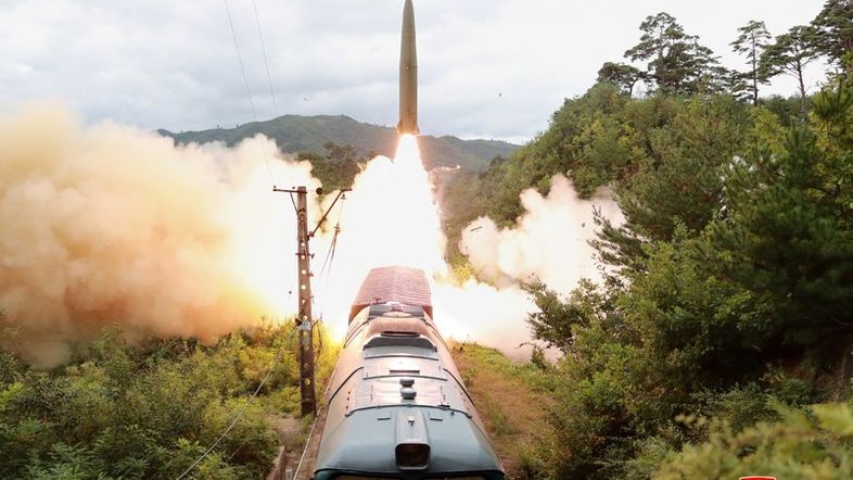 Coreia do Norte diz testar sistema ferroviário de mísseis contra "forças ameaçadoras"