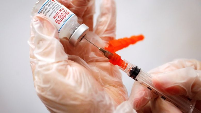 Painel de agência dos EUA recomenda dose de reforço contra Covid-19 aos mais velhos