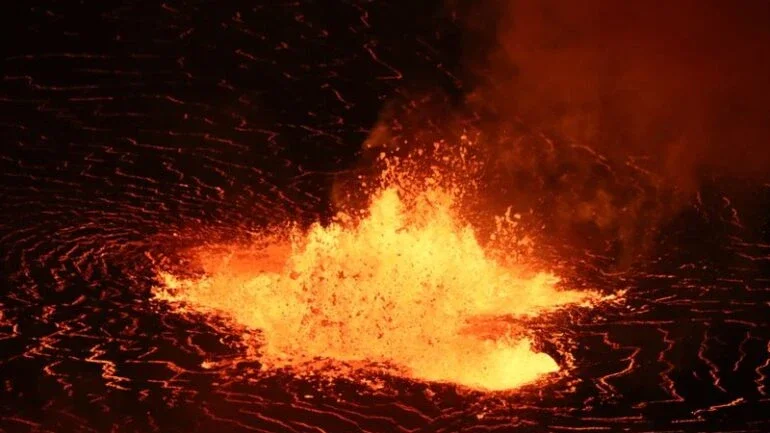 Vulcão havaiano Kilauea entra em erupção pela 1ª vez em quase um ano