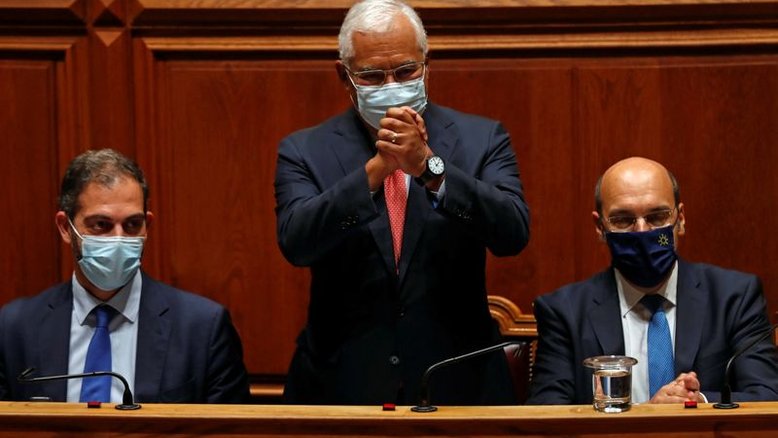 Parlamento de Portugal rejeita Orçamento e país pode ter eleição antecipada