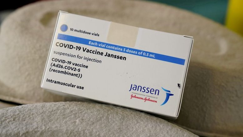 EXCLUSIVO–Dezenas de milhões de doses de vacina da J&J estão paradas em fábrica, dizem fontes
