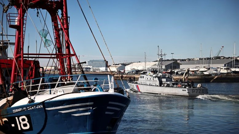 Reino Unido critica França por apreensão de barco de pesca e disputa pós-Brexit se agrava