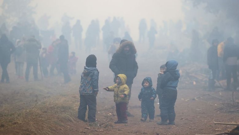 Vizinhos de Belarus dizem que crise migratória cria risco de conflito militar