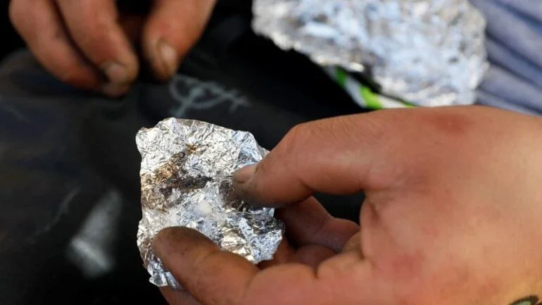 Mortes por overdose de drogas nos EUA ultrapassam 100 mil pela primeira vez
