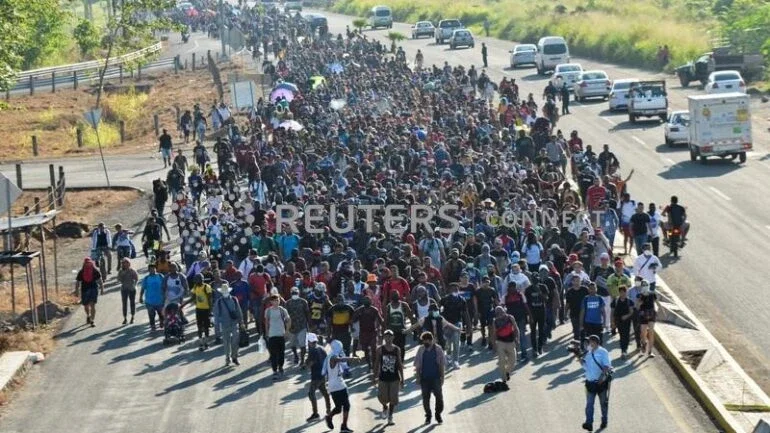 Imigrantes a caminho dos EUA se reúnem no sul do México para ganhar força com maior número