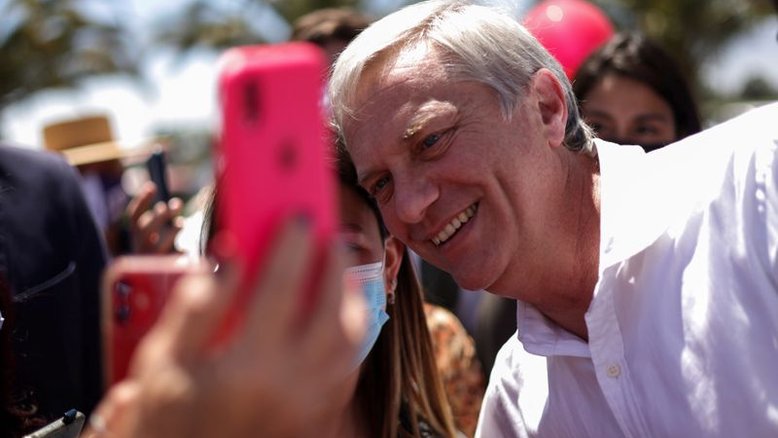 Após 2 anos em direção à esquerda, chilenos voltam para a direita