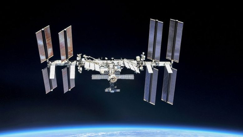Estação Espacial Internacional manobra para se desviar de lixo espacial