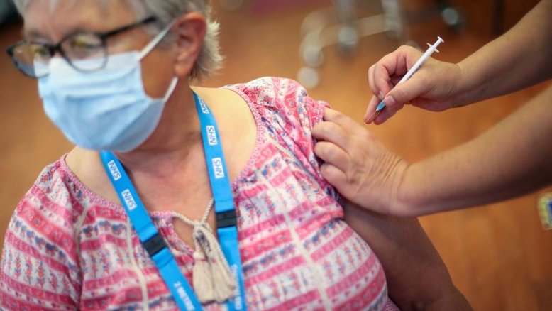 Estudo britânico mostra que vacinas de reforço de mRNA têm mais impacto