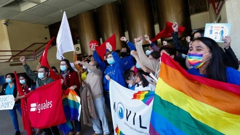 Congresso chileno aprova casamento entre pessoas do mesmo sexo após longa tramitação