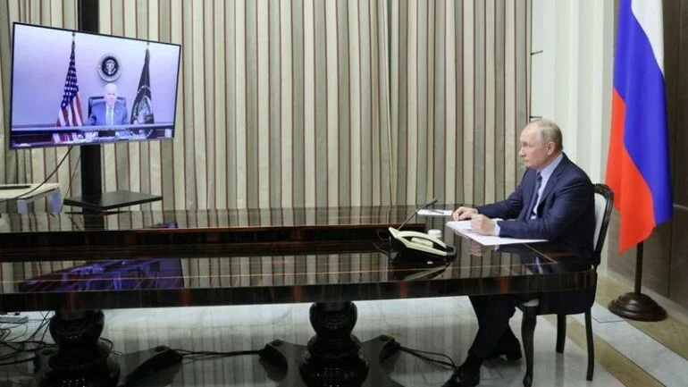 Biden e Putin conversam por duas horas sobre Ucrânia em meio a temores de guerra