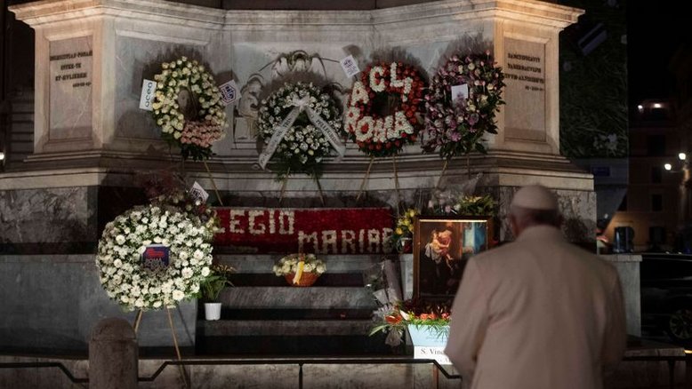 Papa repudia "corações de pedra" indiferentes a sofrimento de imigrantes
