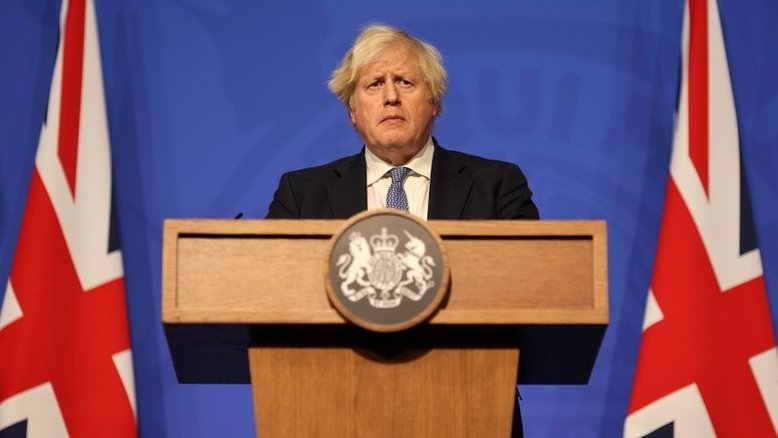Johnson impõe "Plano B" na Inglaterra para conter Ômicron
