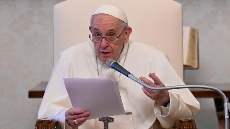 Papa passa por cirurgia em hospital de Roma