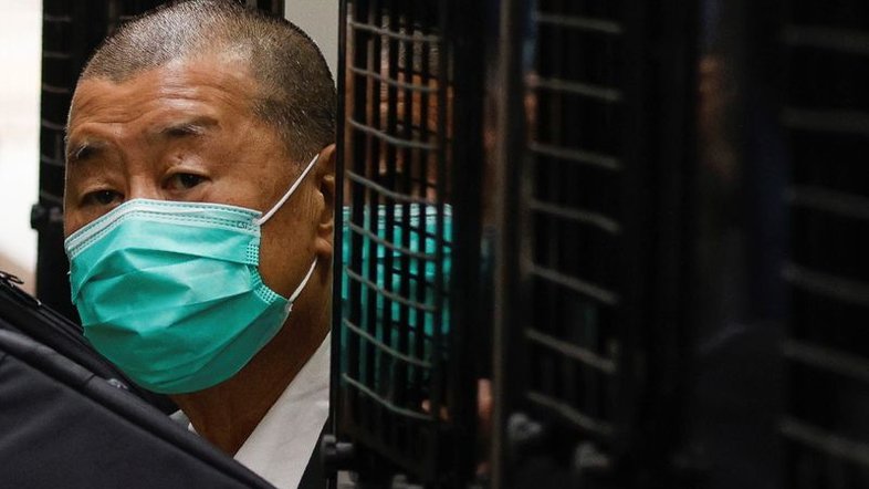 Hong Kong condena magnata Jimmy Lai a 14 meses de prisão por assembleia ilegal
