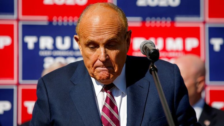 Juiz determina revisão independente de aparelhos eletrônicos de Rudy Giuliani