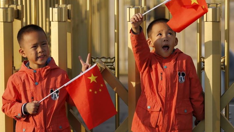 China altera política para permitir até 3 filhos por casal