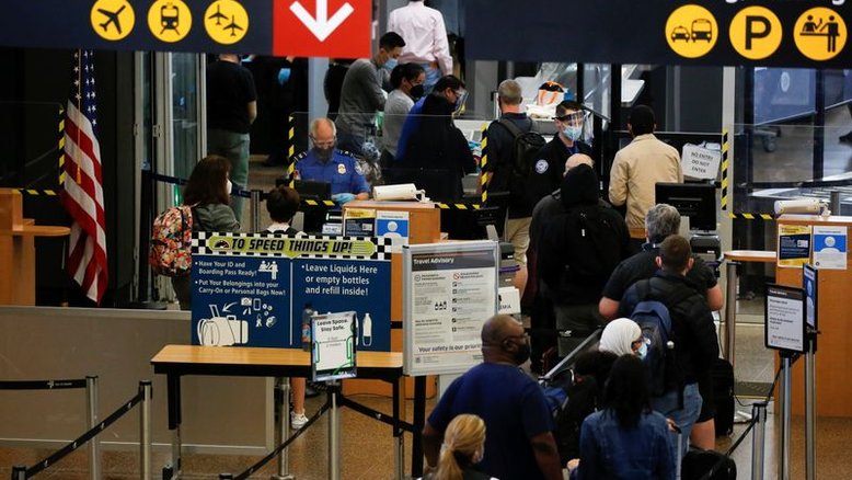 EUA formam grupos de especialistas para suspender restrições globais de viagem