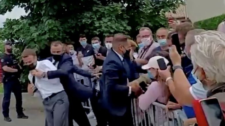 Homem preso por dar tapa em Macron é entusiasta de artes marciais