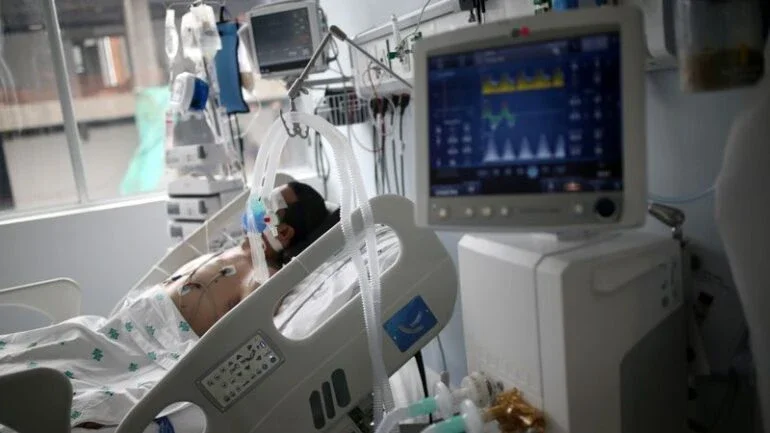 Mortes por Covid-19 na Colômbia passam de 100 mil em meio a terceira onda implacável