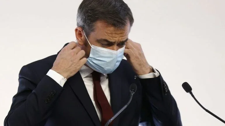 Variante Delta da Covid-19 ganha impulso na França, diz ministro