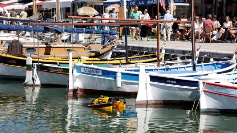 Conheça Jellyfishbot, o robô que come lixo marinho
