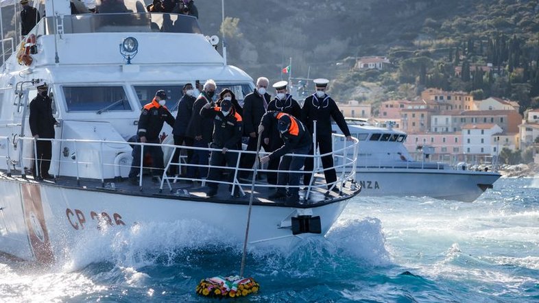 Dez anos depois, naufrágio do Costa Concordia ainda assombra sobreviventes e moradores