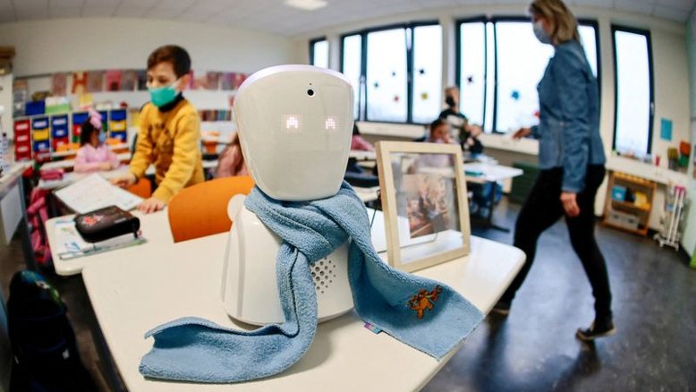 Avatar robótico vai à escola para menino alemão doente