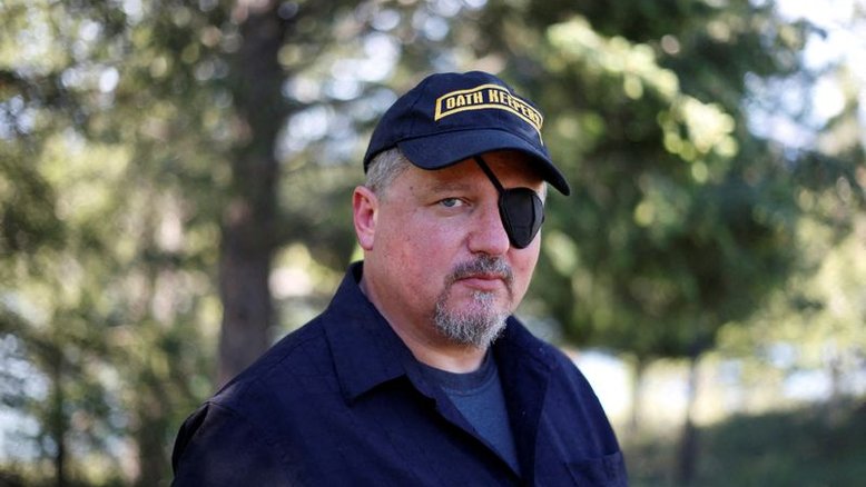 Fundador do grupo de extrema-direita Oath Keepers enfrenta acusações de conspiração sediciosa