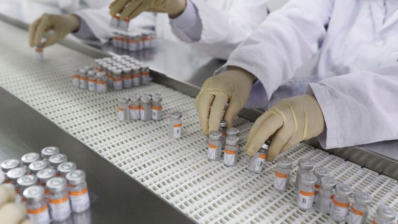 Vacinado com CoronaVac tem proteção maior com reforço de Pfizer, AstraZeneca ou J&J, diz estudo
