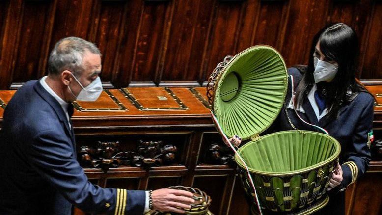Tentativa de eleger presidente fracassa em terceira tentativa na Itália