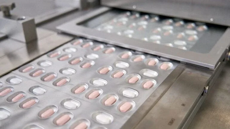 Reino Unido deve começar a distribuir pílula da Pfizer contra Covid-19 no próximo mês