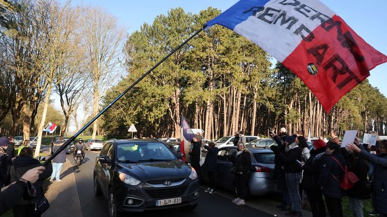 "Comboios da Liberdade" franceses dirigem-se a Paris e deixam polícia em alerta