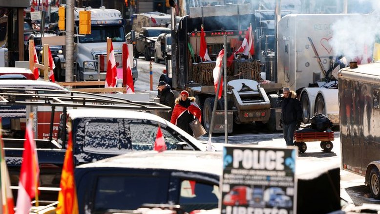 Chefe de polícia de Ottawa renuncia enquanto explodem protestos no Canadá