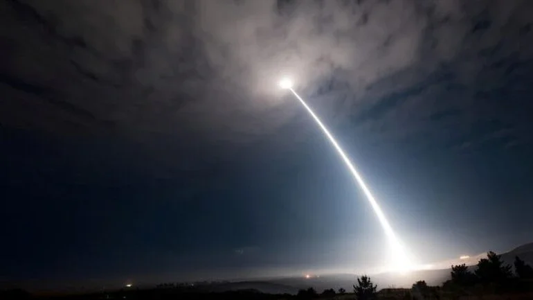 EUA adiam teste de lançamento de mísseis em tentativa de diminuir tensões nucleares com Rússia
