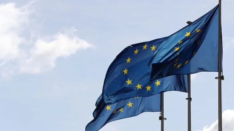 Decisão da UE de abandonar gradualmente petróleo russo é "autodestrutiva", diz Moscou